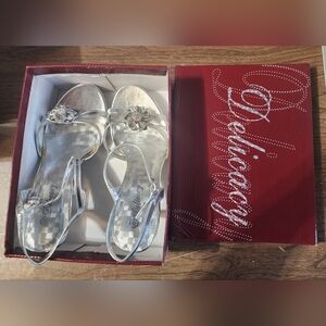 Delicacy Formal Silver Shoes for women size 7.5